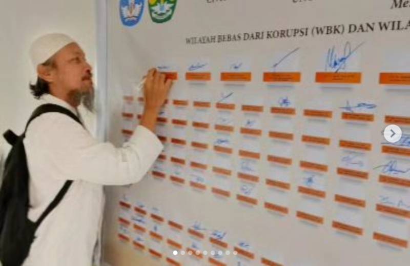 Dekan FISIP Gesa Penandatanganan Fakta Integritas FISIP Universitas Riau sebagai Komitmen Mewujudkan Zona Integritas WBK-WBBM