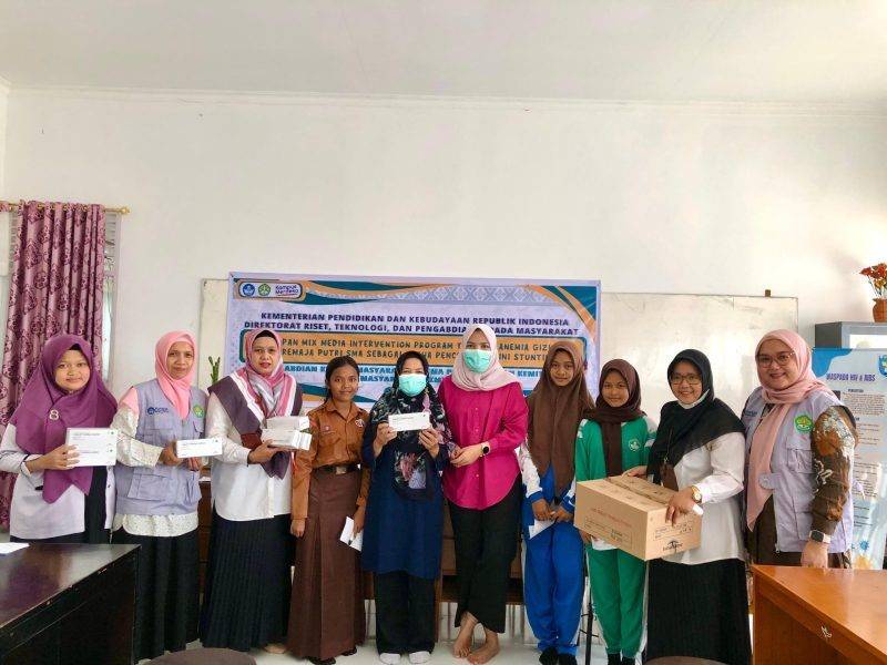 Tim Pengabdian Masyarakat Universitas Riau Gelar Kegiatan di SMAN 3 Pekanbaru untuk Pencegahan Anemia dan Stunting pada Remaja Putri