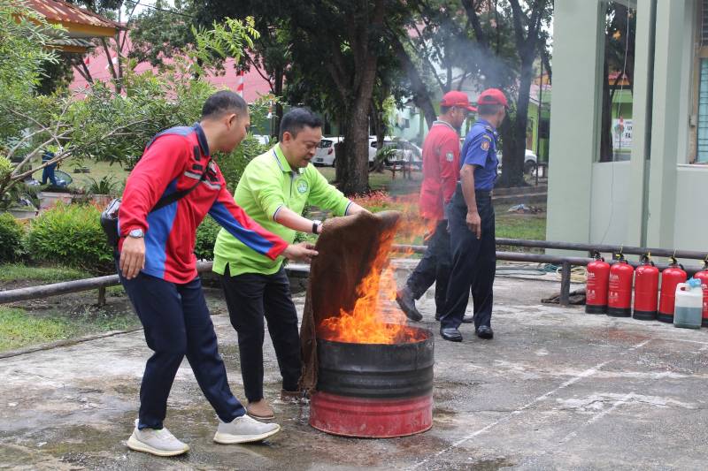 Tendik Pascasarjana Universitas Riau Ikuti Pelatihan Mitigasi Kebakaran dan Simulasi Penggunaan APAR