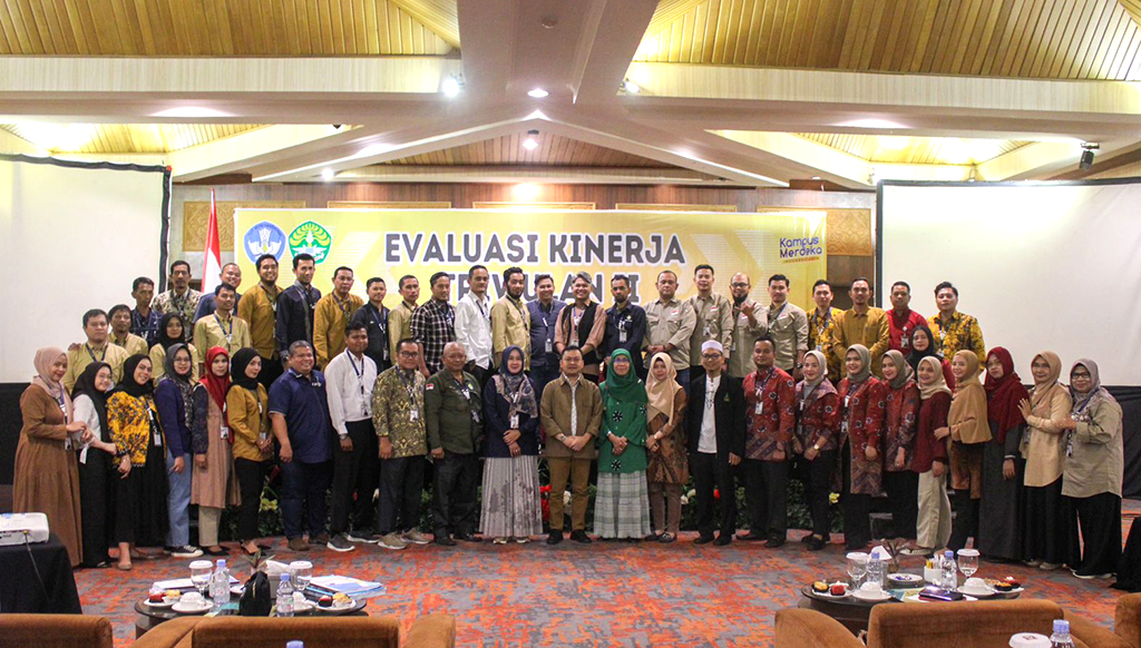 RAPAT EVALUASI KINERJA TRIWULAN 2 PASCASARJANA UNIVERSITAS RIAU TAHUN 2023