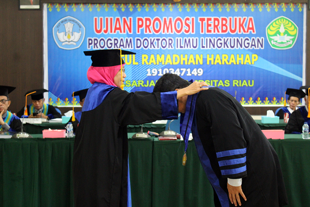 SIDANG TERBUKA PROGRAM DOKTOR ILMU LINGKUNGAN PASCASARJANA UNIVERSITAS RIAU KE-129 SYAIFUL RAMADHAN HARAHAP