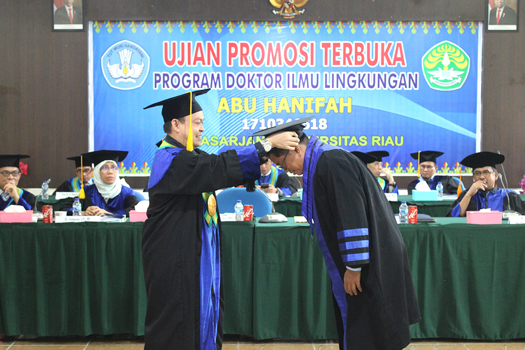 SIDANG TERBUKA PROGRAM DOKTOR ILMU LINGKUNGAN PASCASARJANA UNIVERSITAS RIAU KE-128 ABU HANIFAH