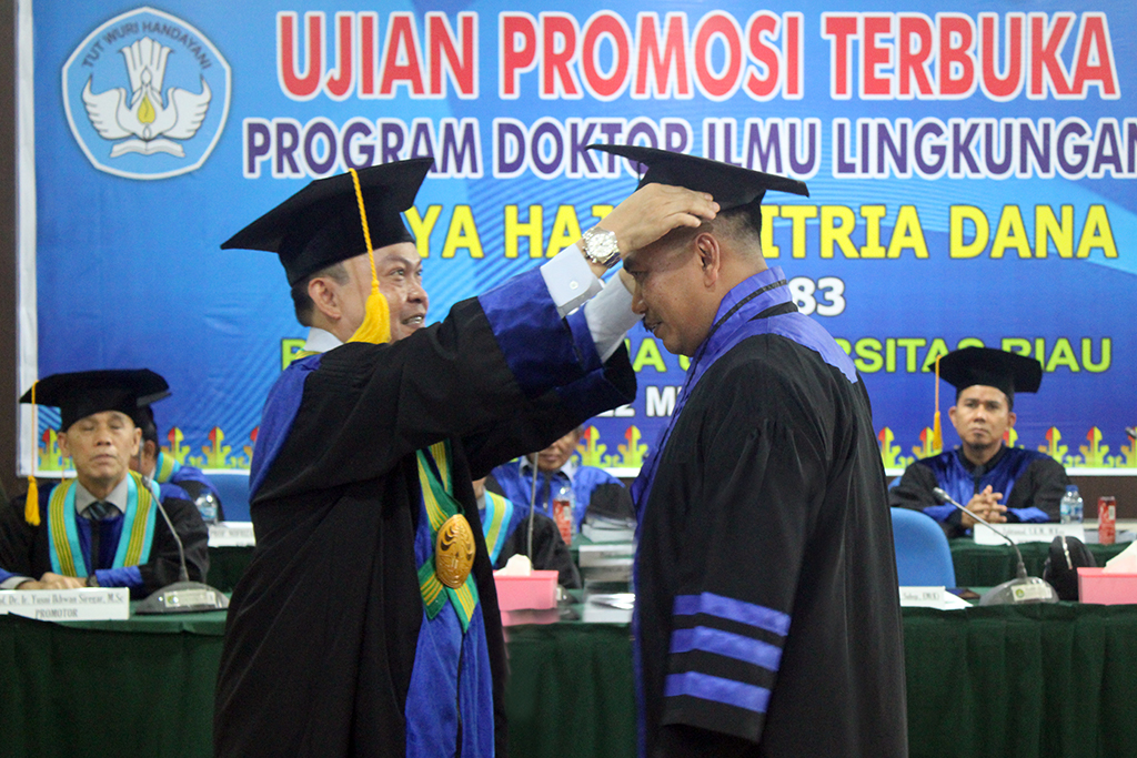 SIDANG TERBUKA PROGRAM DOKTOR ILMU LINGKUNGAN PASCASARJANA UNIVERSITAS RIAU KE-122 SURYA HAJAR FITRIA DANA