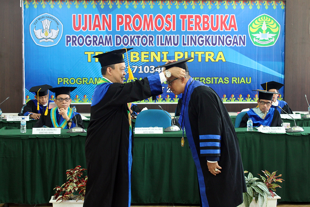 SIDANG TERBUKA PROGRAM DOKTOR ILMU LINGKUNGAN PASCASARJANA UNIVERSITAS RIAU KE-119 TRIO BENI PUTRA