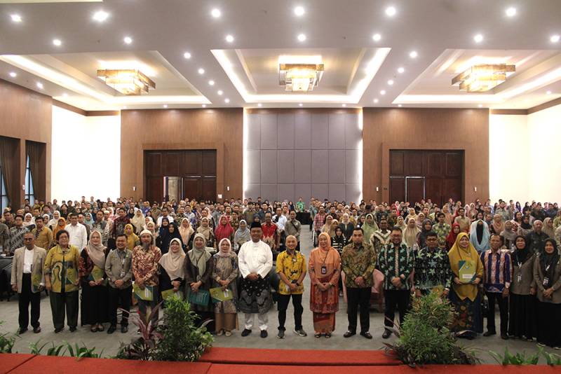 Kuliah Perdana Pascasarjana Unri, Luncurkan Program Studi Doktor Baru dan Ajak Mahasiswa Baru Jadi Generasi Restorasi