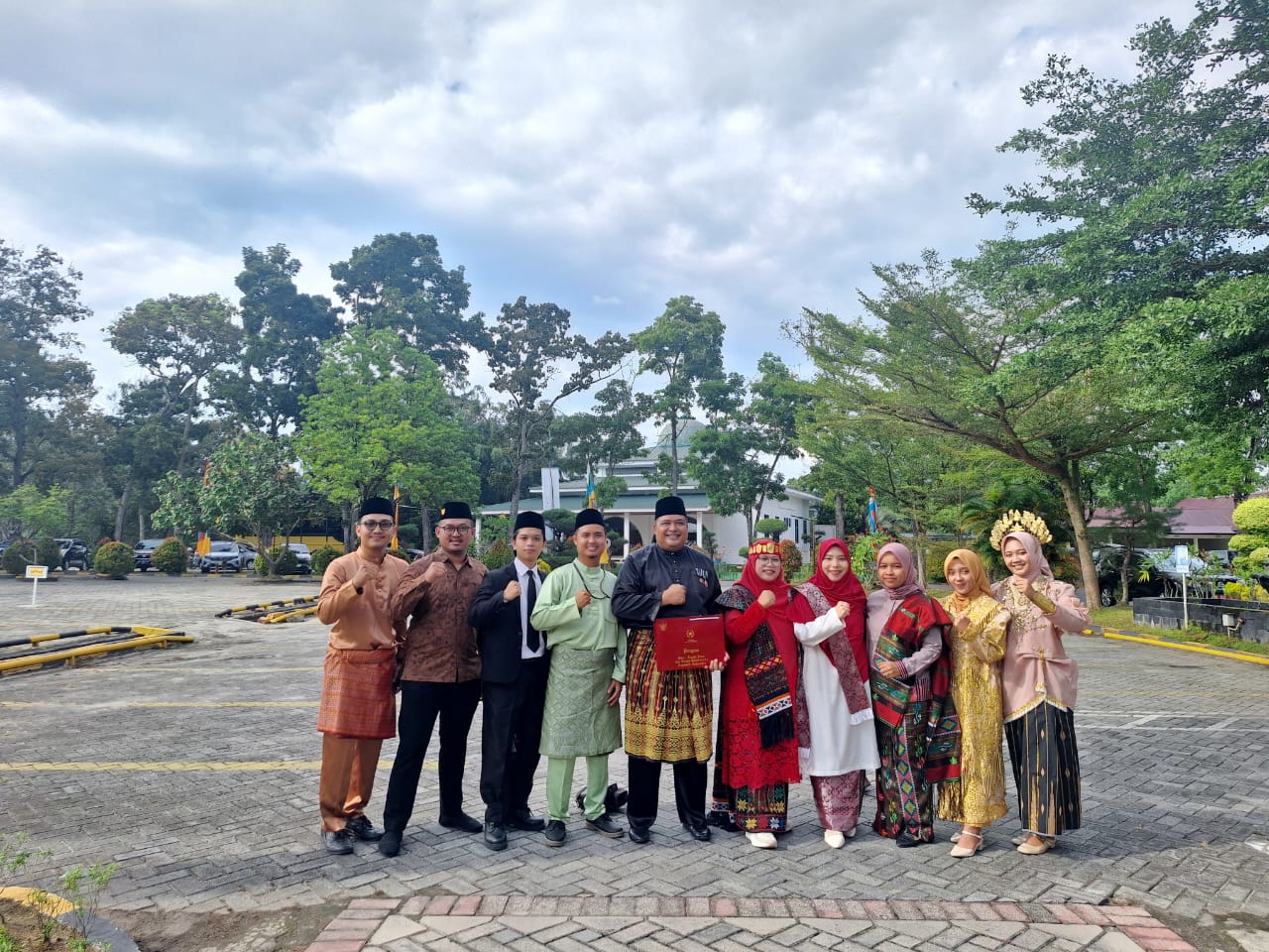 Dosen Kehutanan Universitas Riau Ikuti Upacara Kemerdekaan dan Terima Tanda Kehormatan Satyalancana Karya Satya