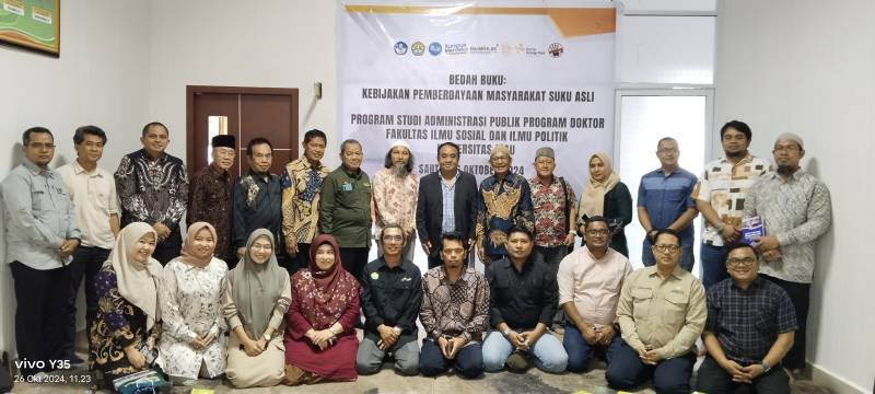 Guru Besar Universitas Indonesia Hadiri Bedah Buku "Kebijakan Pemberdayaan Masyarakat Suku Asli" Program Doktor Program Studi Administrasi Publik