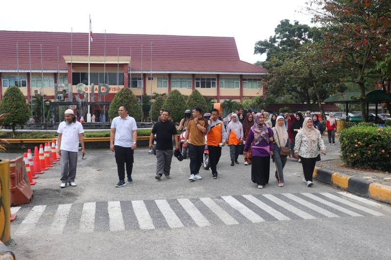 FISIP UNRI Welcomes the Holy Month of Ramadan and Strengthens Togetherness with a Healthy Walk, Retirement Appreciation, and Handover Ceremony