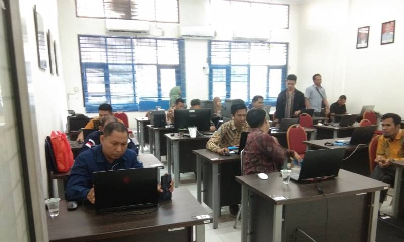 Jemput Bola Disdukcapil "Goes to Campus" di UPT. TIK UNRI: Cetak KTP Elektronik dan Aktivasi IKD