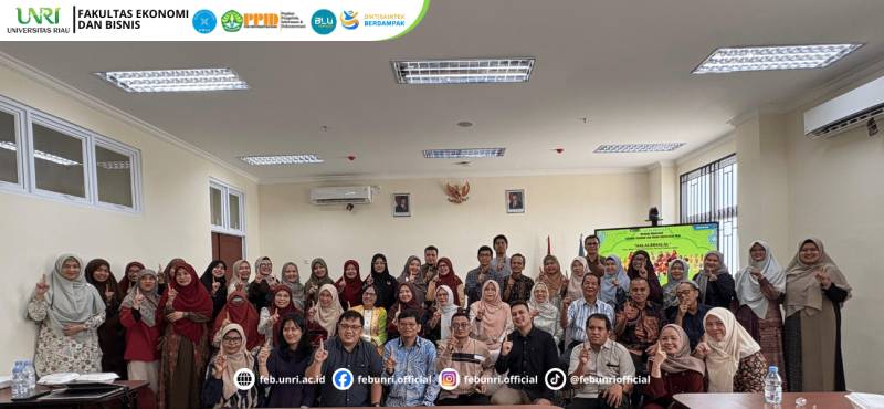 To foster a sense of togetherness after the Islamic New Year, the Accounting Department of the FEB UNRI held a friendly gathering.