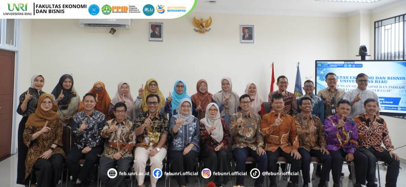 The synergy between FEB UNRI and FEB UGM is strengthening, with discussions on fast-track programs and postgraduate collaboration.