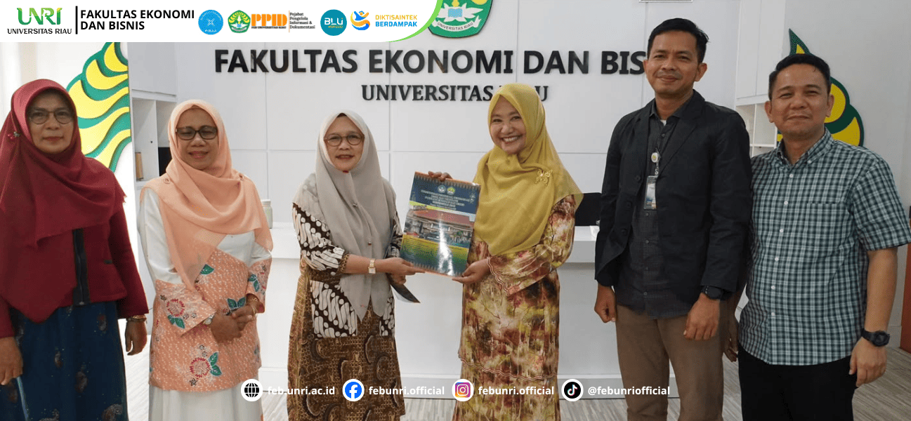 Estafet Kepemimpinan S2 Ilmu Ekonomi FEB UNRI Berlanjut, Dekan Hadiri Serah Terima SK Koordinator Program Studi