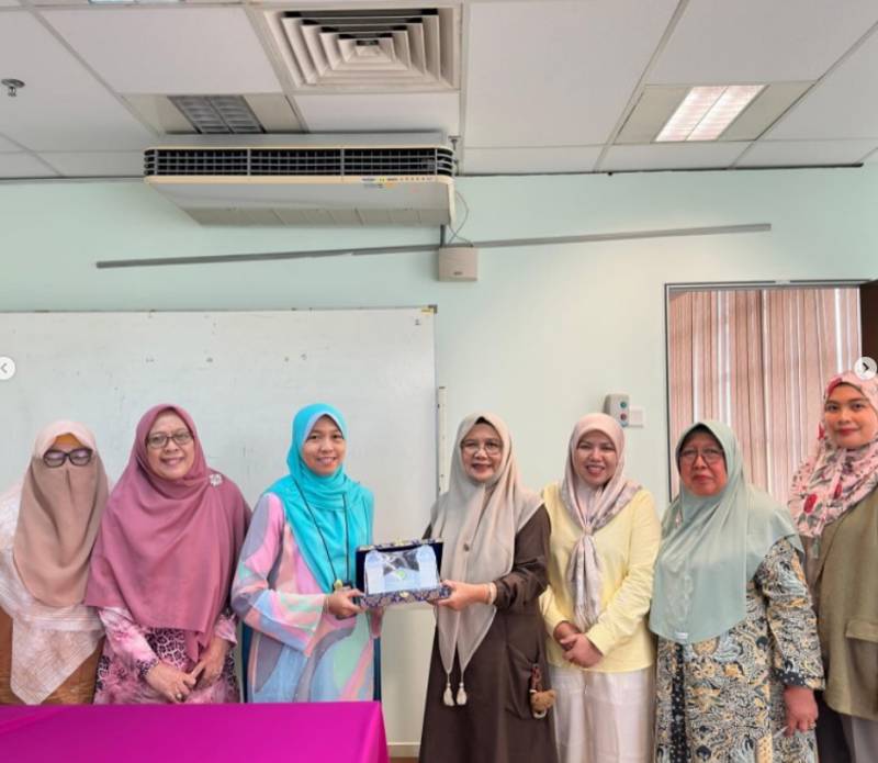 Penandatanganan MoA dan IA antara Dekan FEB UNRI dan Dekan CGS UNISEL