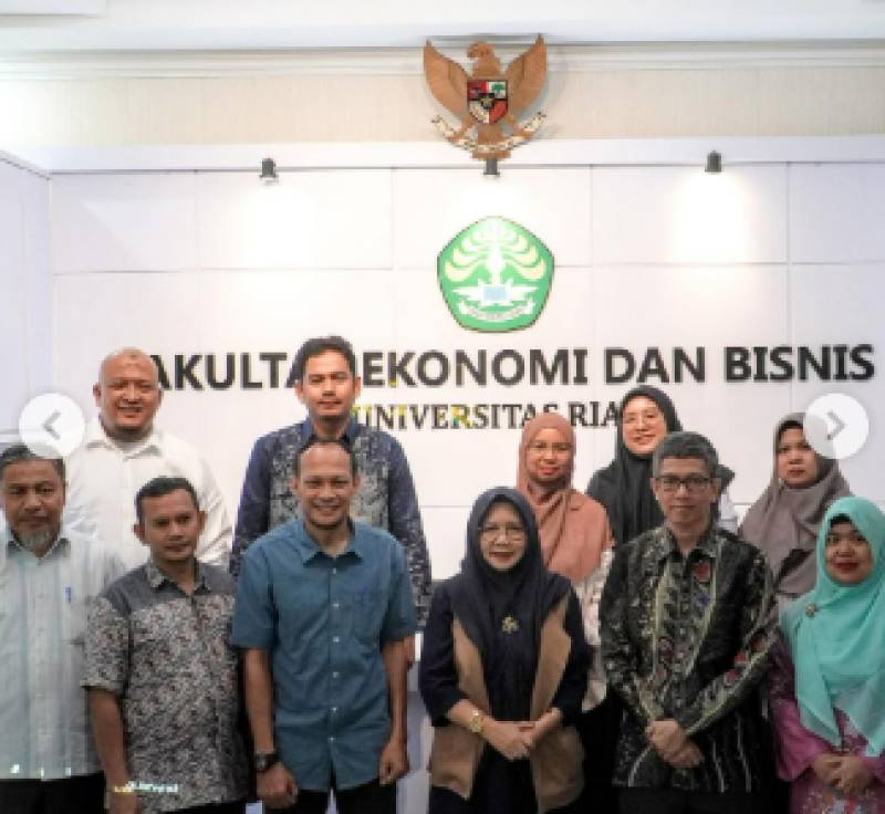 Monitoring dan Evaluasi PPID Universitas Riau di FEB