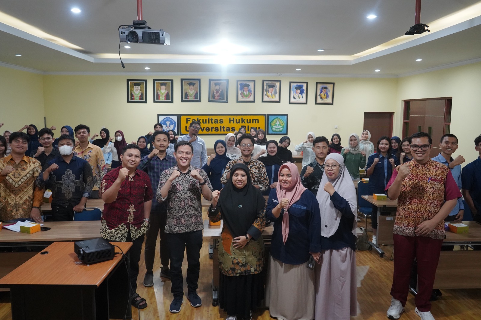Sosialisasi dan Sharing Session PKM 2025: Perkuat Pemahaman Mahasiswa Fakultas Hukum Universitas Riau tentang Riset dan Inovasi