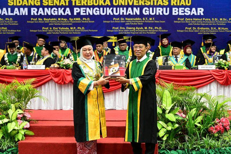Momen Pengukuhan Guru Besar Universitas Riau: Prof. Dr. Erdianto dalam bidang Ilmu Hukum Pidana Materil