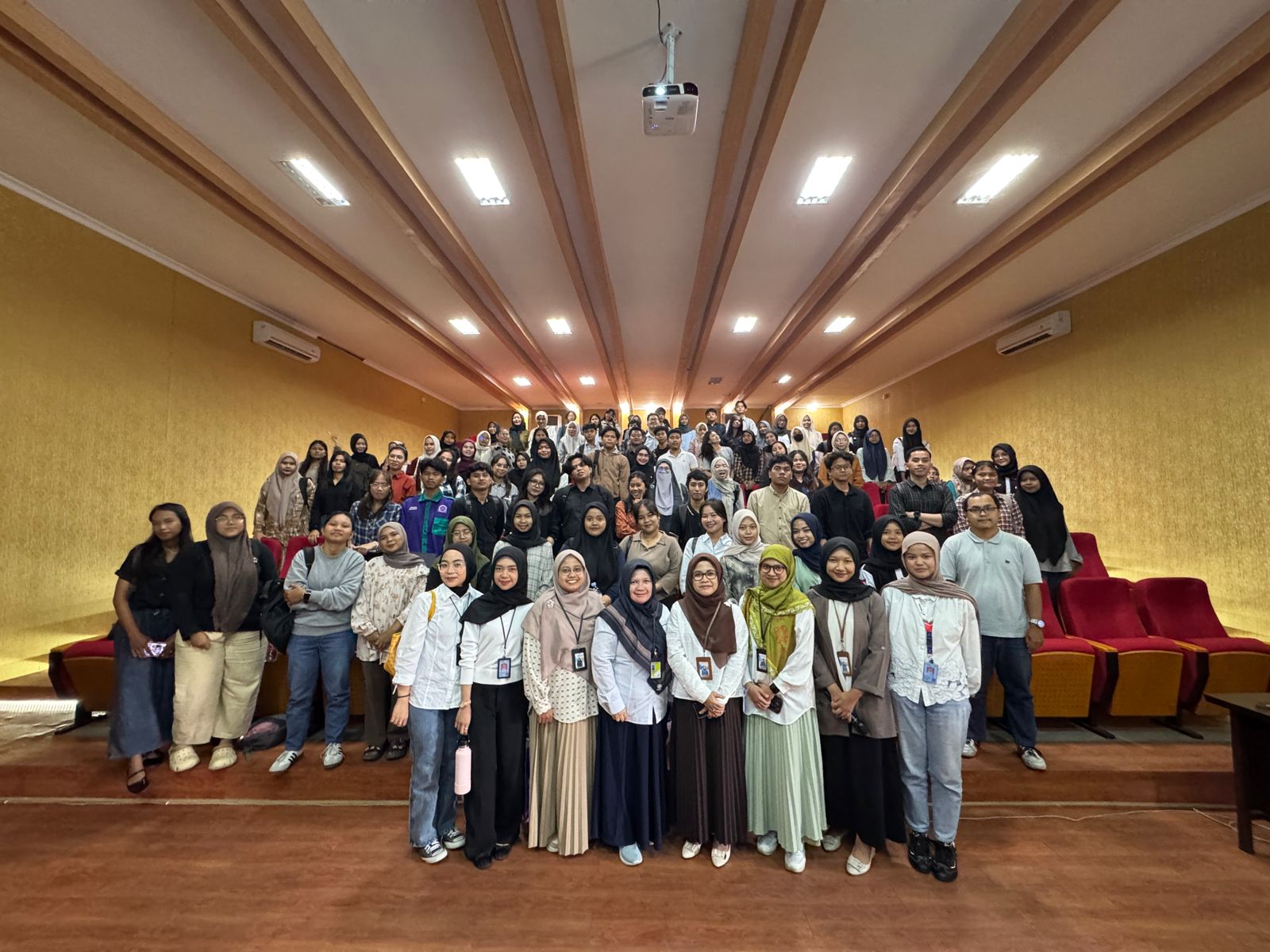 Jurusan Fisika Universitas Riau telah melaksanakan Workshop “Strategi Transisi Karier: From Campus to Corporate"