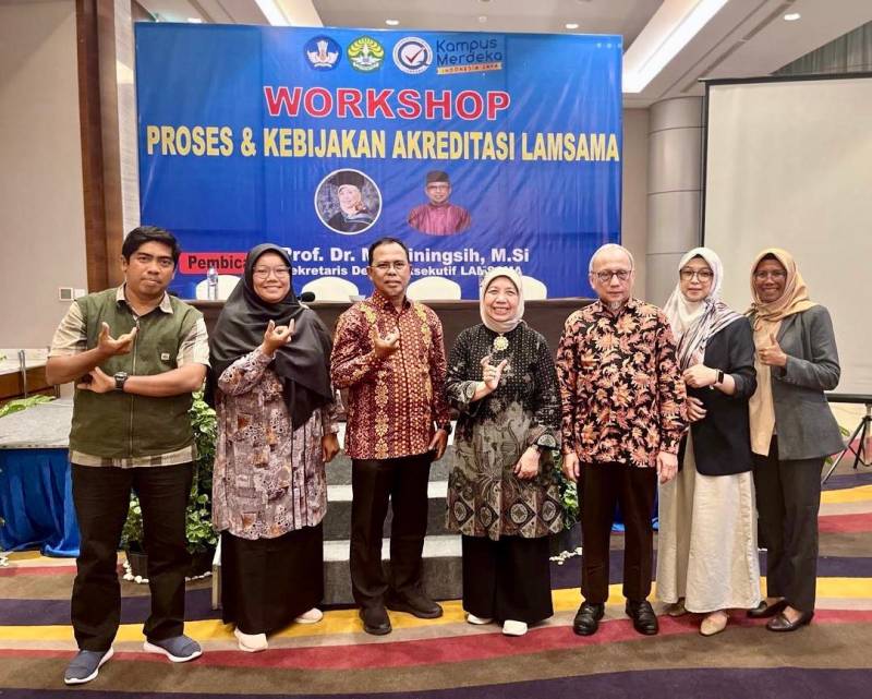 Kaprodi Prodi S1, Prof. Dr. Rahmi Dewi, M.Si dan tim akreditasi mengikuti Workshop Proses dan Kebijakan Akreditasi LAMSAMA