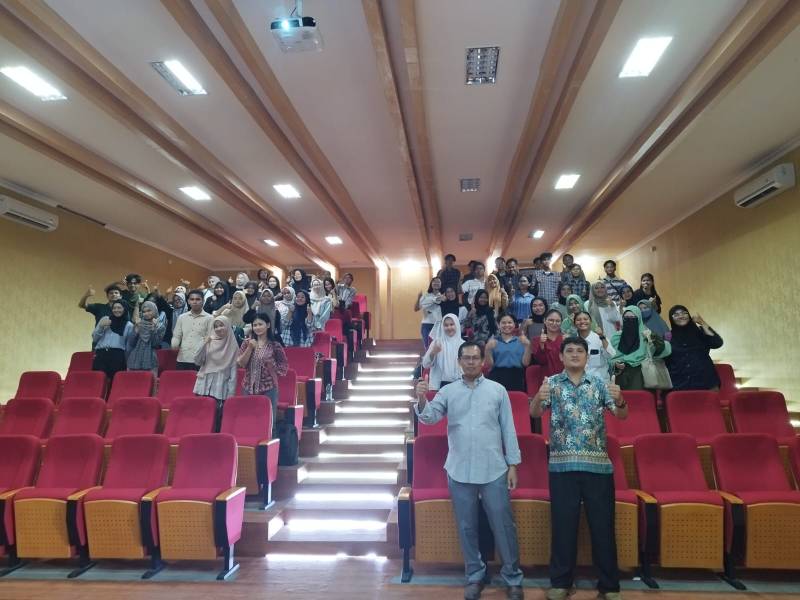 Seminar Rutin Fisika Oktober 2024: FABRIKASI NANOMATERIAL LOGAM DAN LOGAM OKSIDA DAN APLIKASINYA PADA SEL SURYA DAN BIOSENSOR