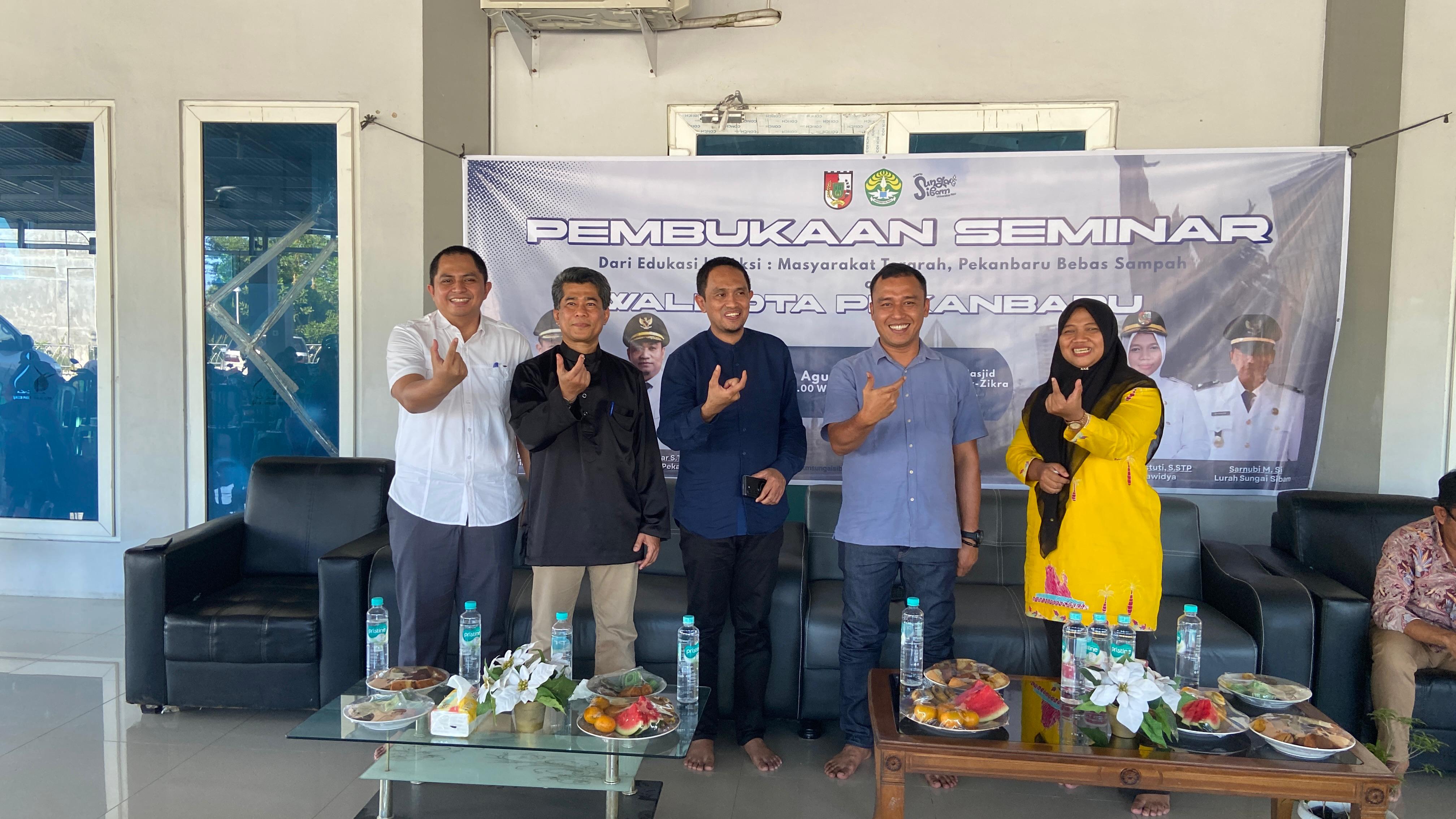Realizing a Waste-Free Pekanbaru, KKN MBKM Berdampak Students of FISIP UNRI 2025 Hold Environmental Education Seminar in Sungai Sibam