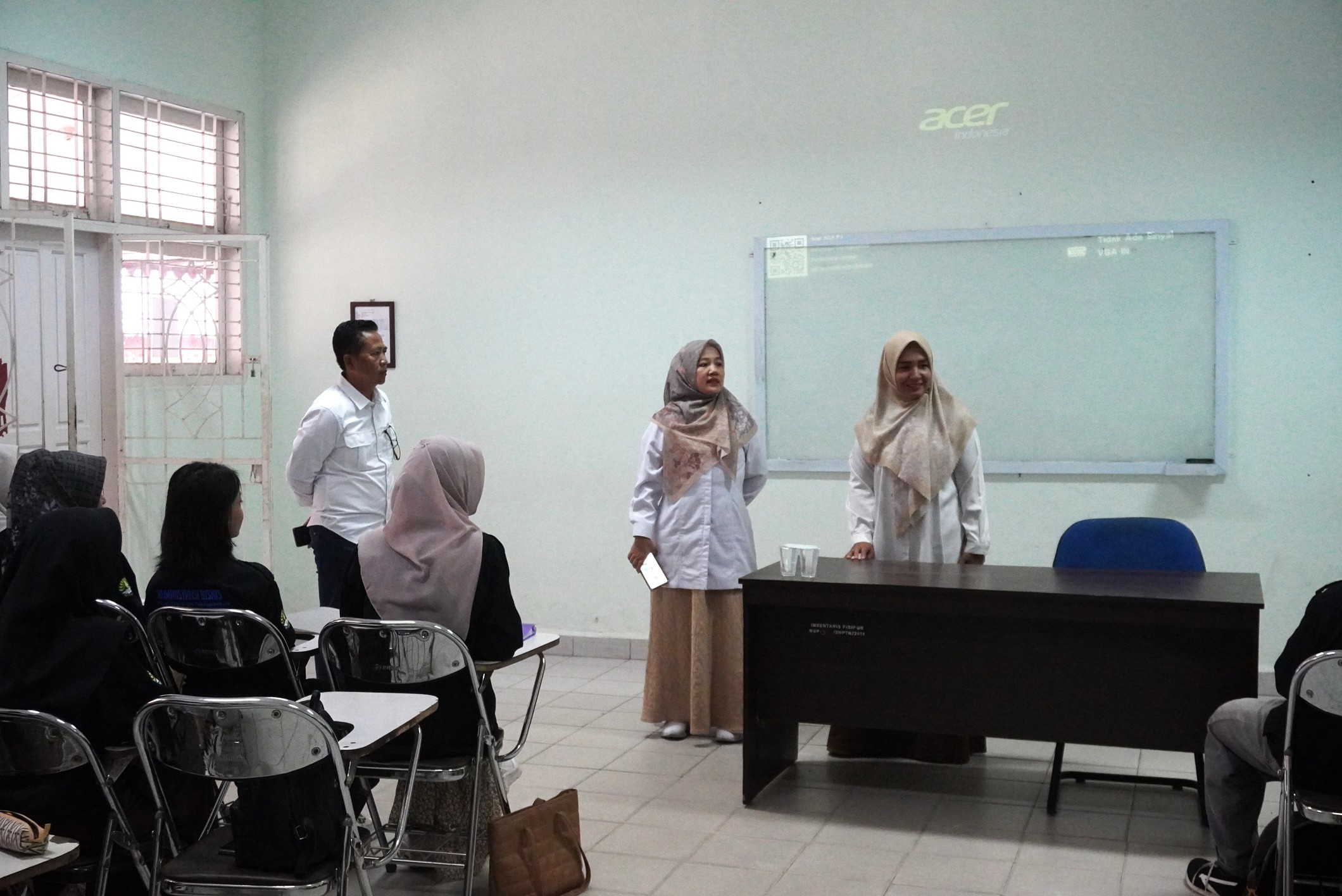 Ensuring Academic Readiness, FISIP Universitas Riau Leadership Conducts On-Site Monitoring of First Lectures in the Odd Semester