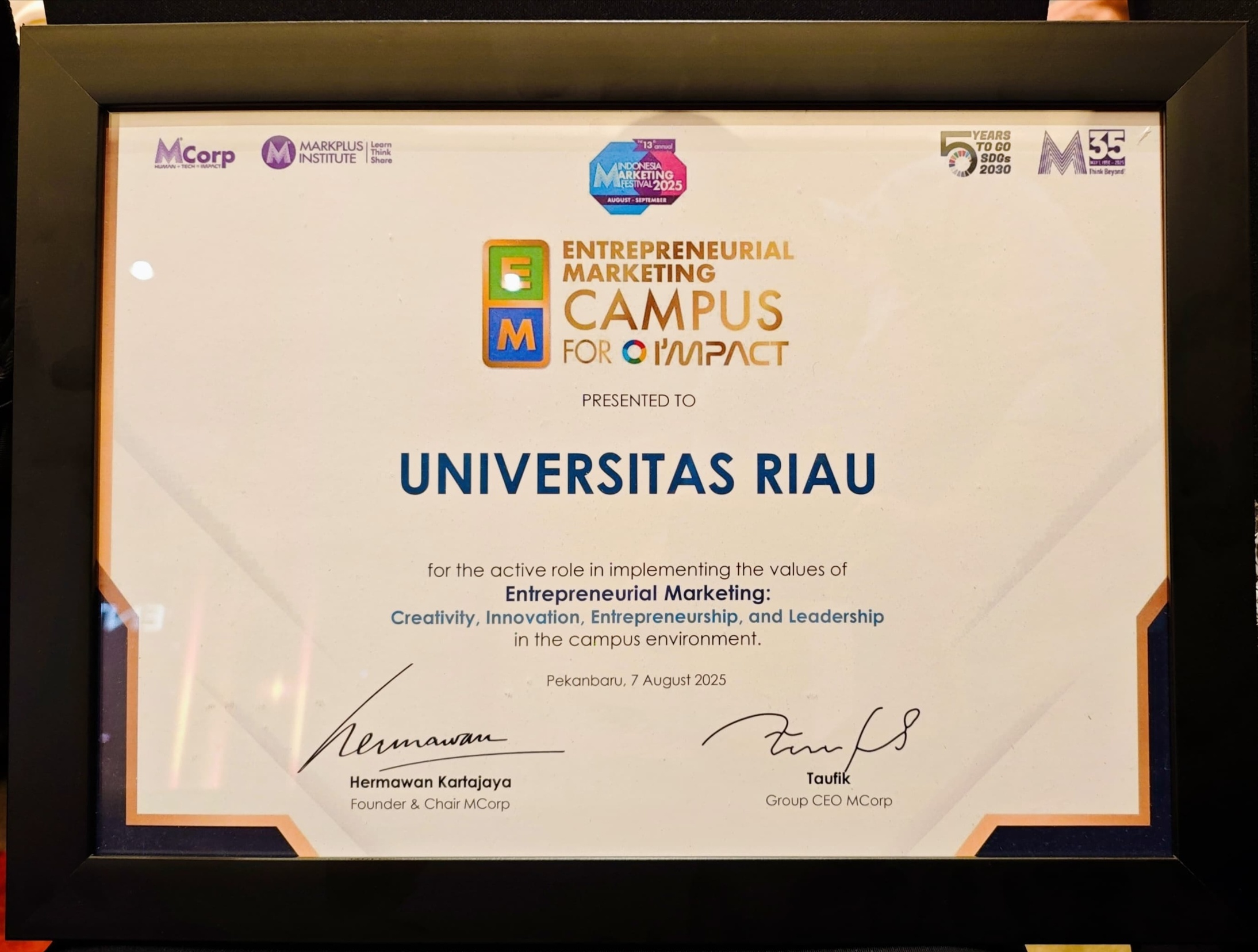 Universitas Riau Wins Award at Pekanbaru Marketing Festival 2025, Reinforces Commitment to AI-Based Digital Transformation
