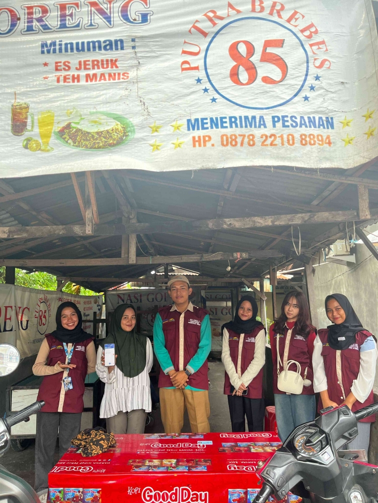Mahasiswa Kukerta FISIP UNRI Dukung Digitalisasi UMKM Harjosari melalui Pendaftaran QRIS dan Google Maps