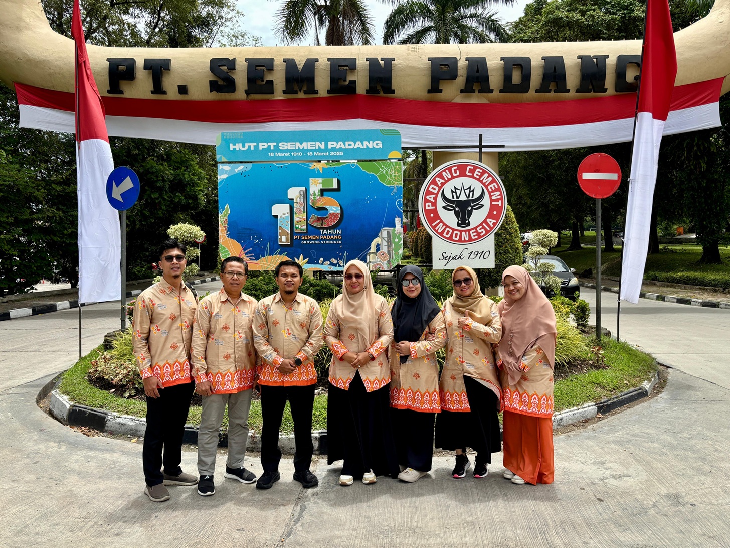 Perkuat Komitmen Berkelanjutan, FISIP Green Society Studi Banding ke PT Semen Padang