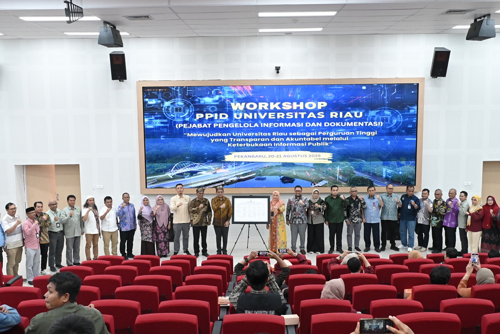Penandatanganan Komitmen Keterbukaan Informasi Publik UNRI, Dekan FISIP Teguhkan Transparansi Tata Kelola Informasi Publik