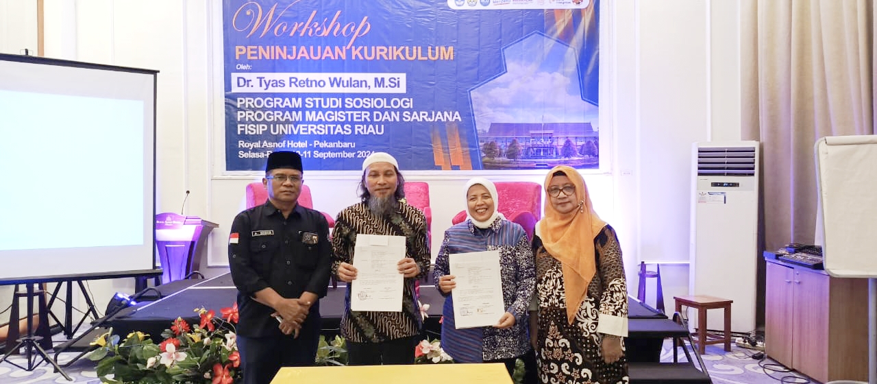 Penandatangan Perjanjian Kerjasama FISIP Universitas Riau dengan FISIP Universitas Jenderal Soedirman.