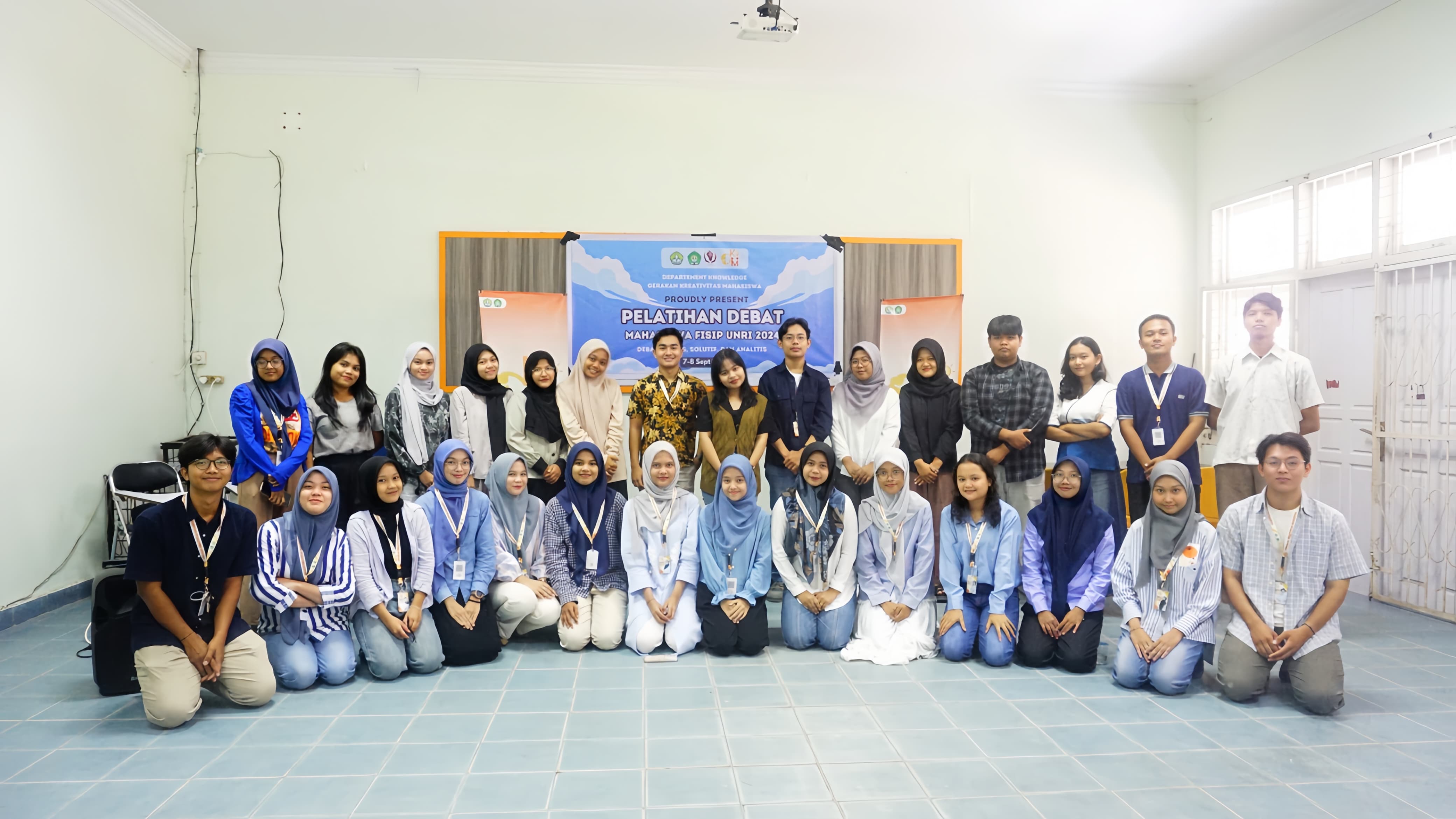 Dari Teori hingga Praktik: Pelatihan Debat Gerakan Kreativitas Mahasiswa (GKM) Dorong Kemampuan Analitis Mahasiswa FISIP UNRI