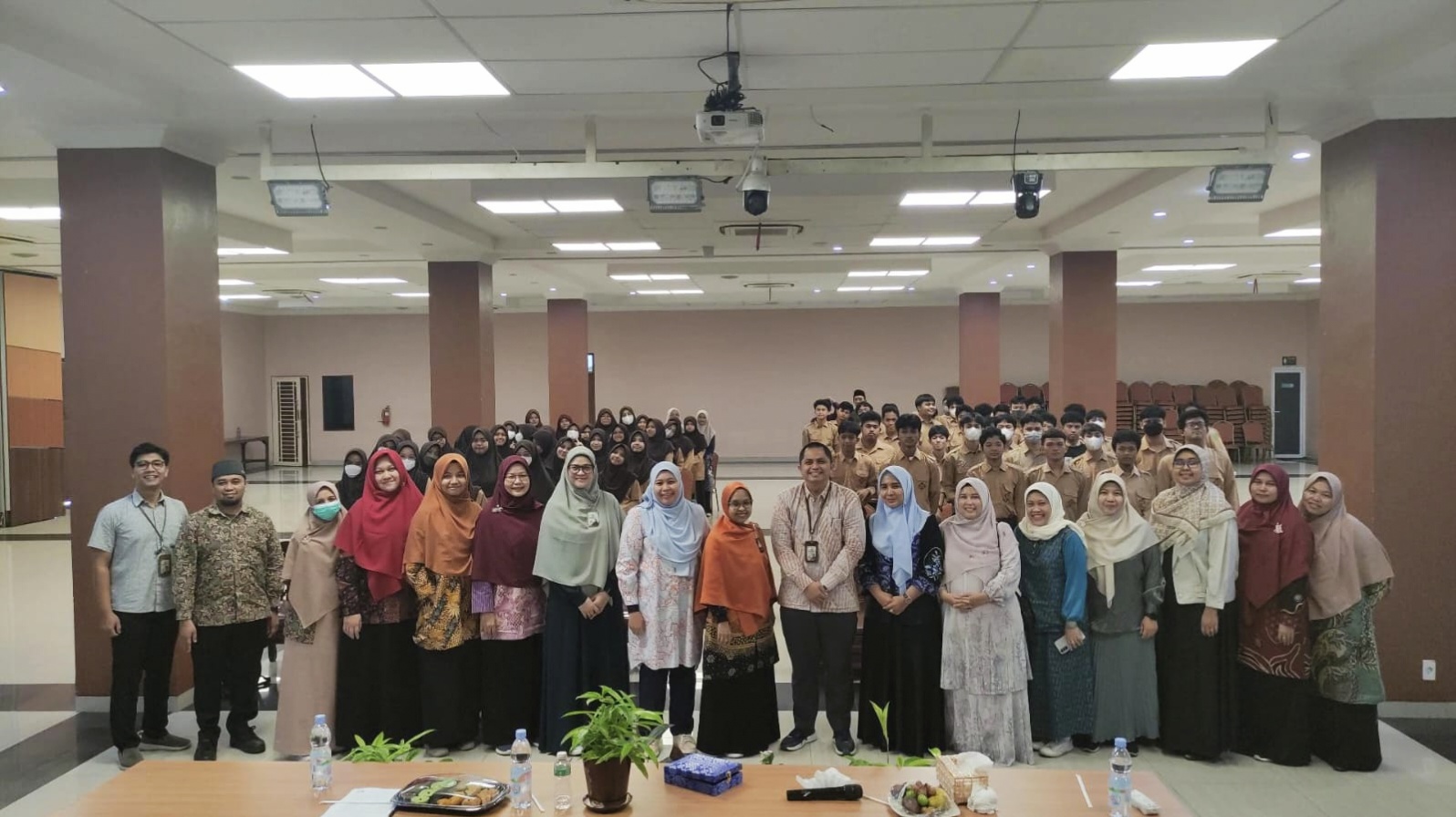 FISIP UNRI Gelar Pengabdian Internasional di SMA As-Shofa Pekanbaru: Edukasi Sentuhan Aman dan Kesehatan Mental untuk Remaja