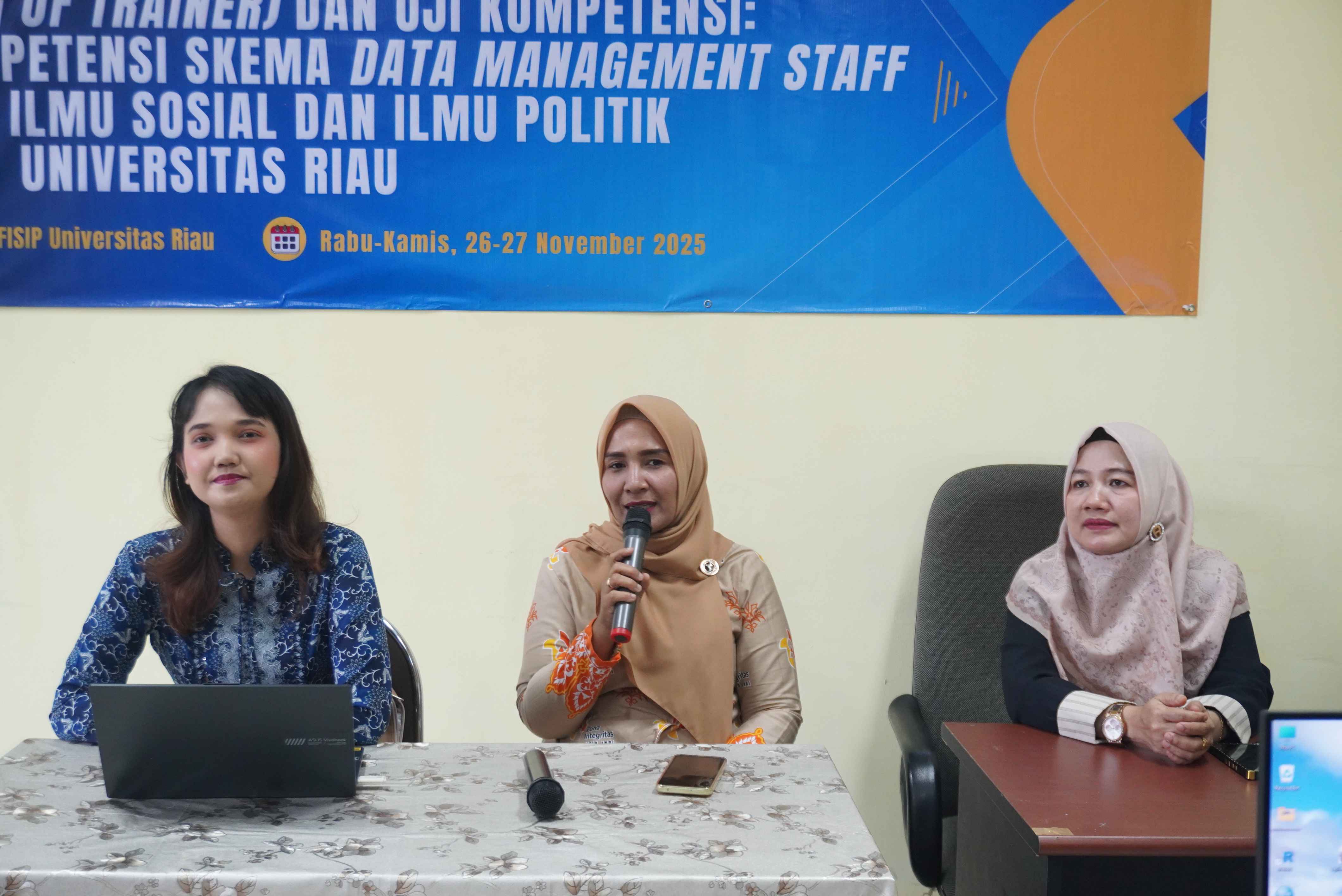 FISIP UNRI Tingkatkan Profesionalisme Tenaga Kependidikan melalui Pelatihan ToT dan Sertifikasi Pengelolaan Data