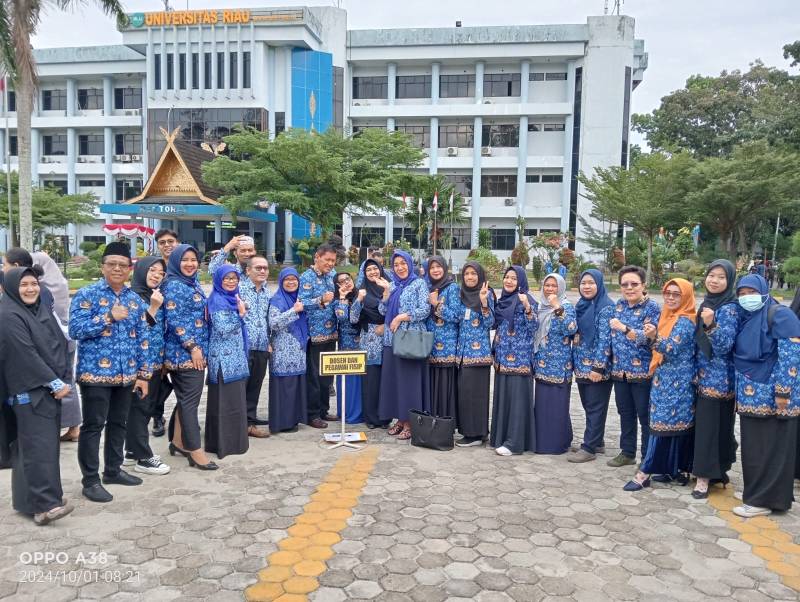 Pimpinan dan Civitas Akademika FISIP Universitas Riau Khidmat Mengikuti Upacara Memperingati Hari Kesaktian Pancasila