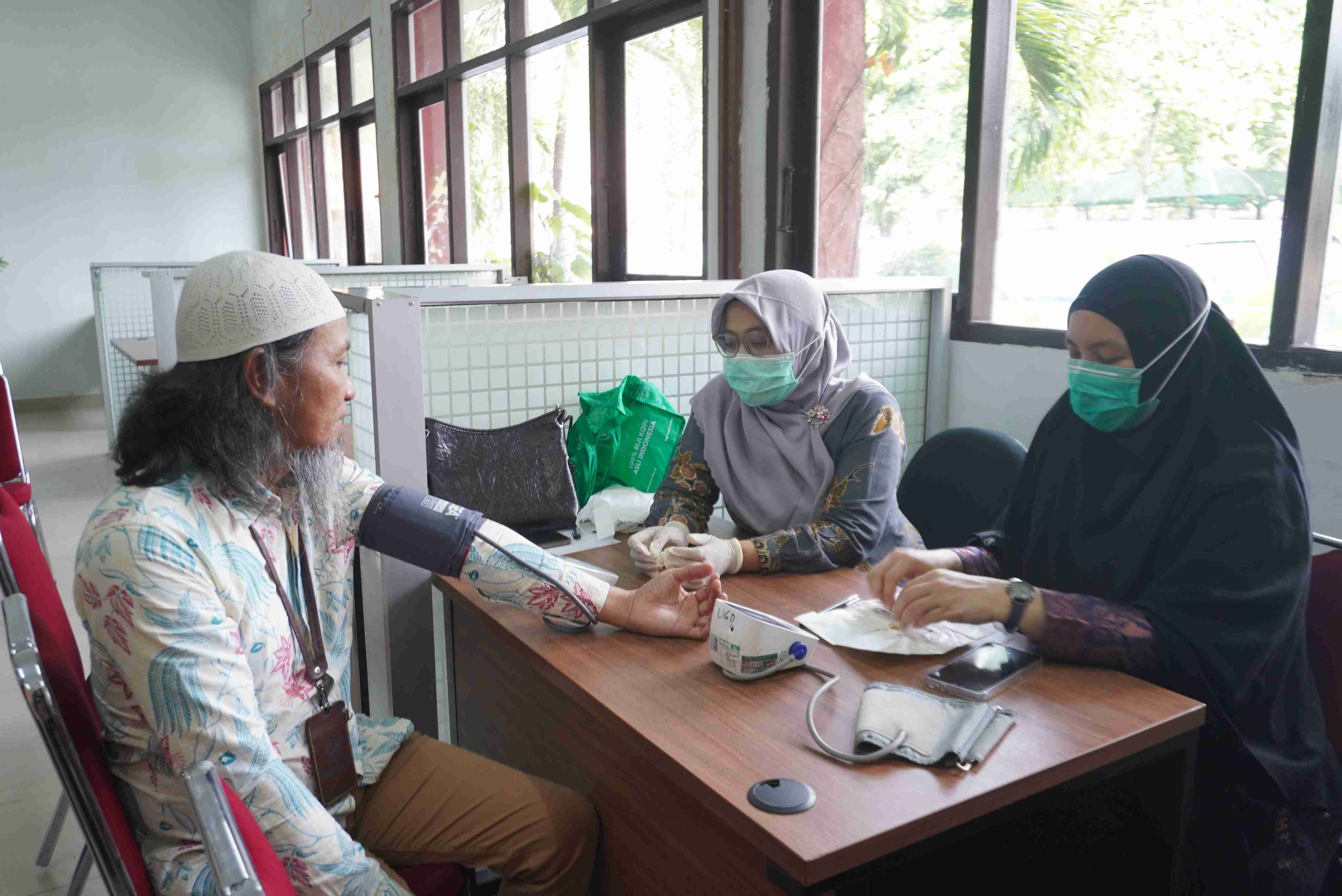 Caring for Campus Community Health, FISIP UNRI Provides Free Medical Check-Ups in Collaboration with Puskesmas Simpang Baru Pekanbaru