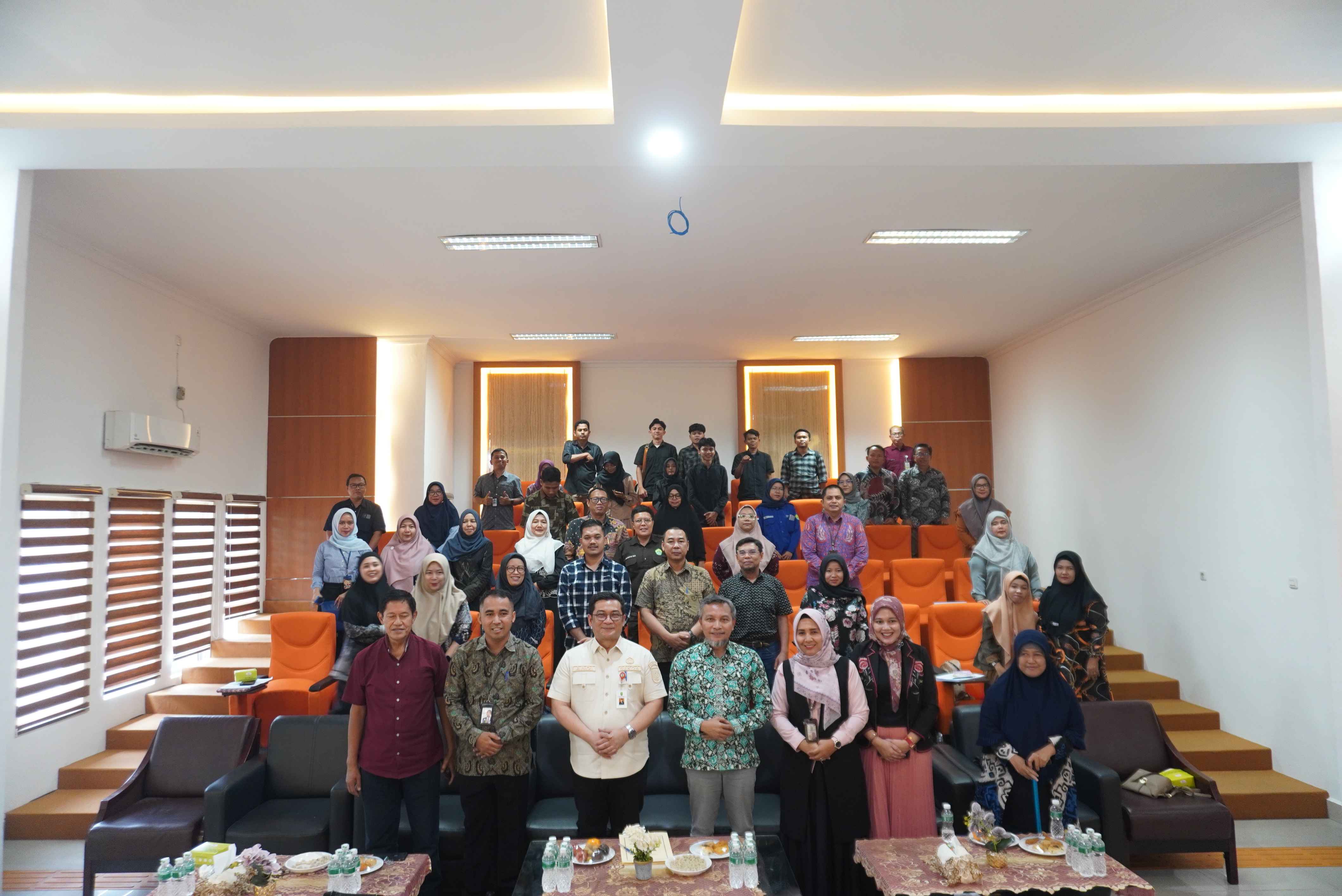 Sekdaprov Riau Hadir di Forum Konsultasi Publik FISIP UNRI: Dorong Standar Pelayanan Publik yang Berpihak pada Pengguna
