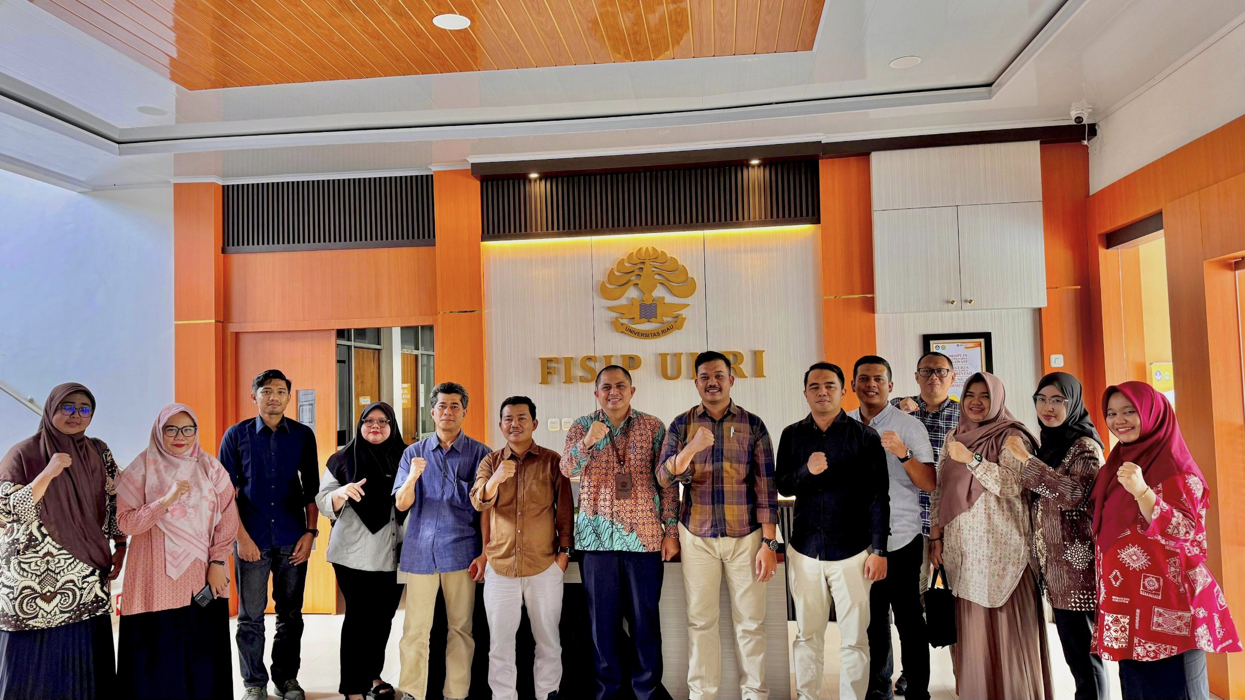 FISIP UNRI–FITRA Riau Perkuat Kolaborasi Akademik Melalui FGD Tata Kelola PI Sektor Migas
