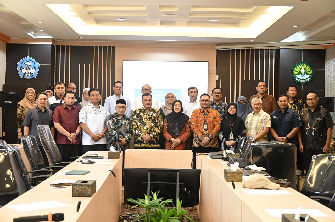 Perkuat Sinergi Akademik, FISIP UNRI Ikut Ambil Bagian dalam Pertemuan Kerja Sama UNRI dan UMRAH