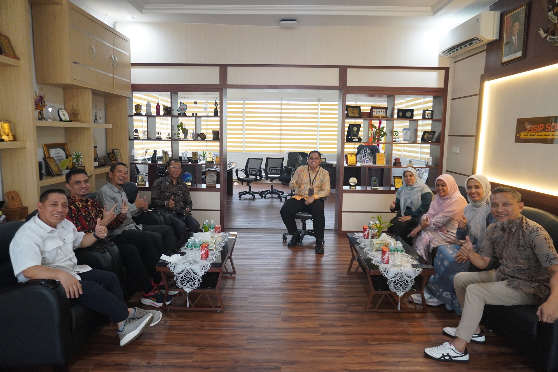 The Warmth of Eid al-Fitr Gathering: FISIP UNRI Welcomes the Faculty of Law Visit with a Spirit of Togetherness