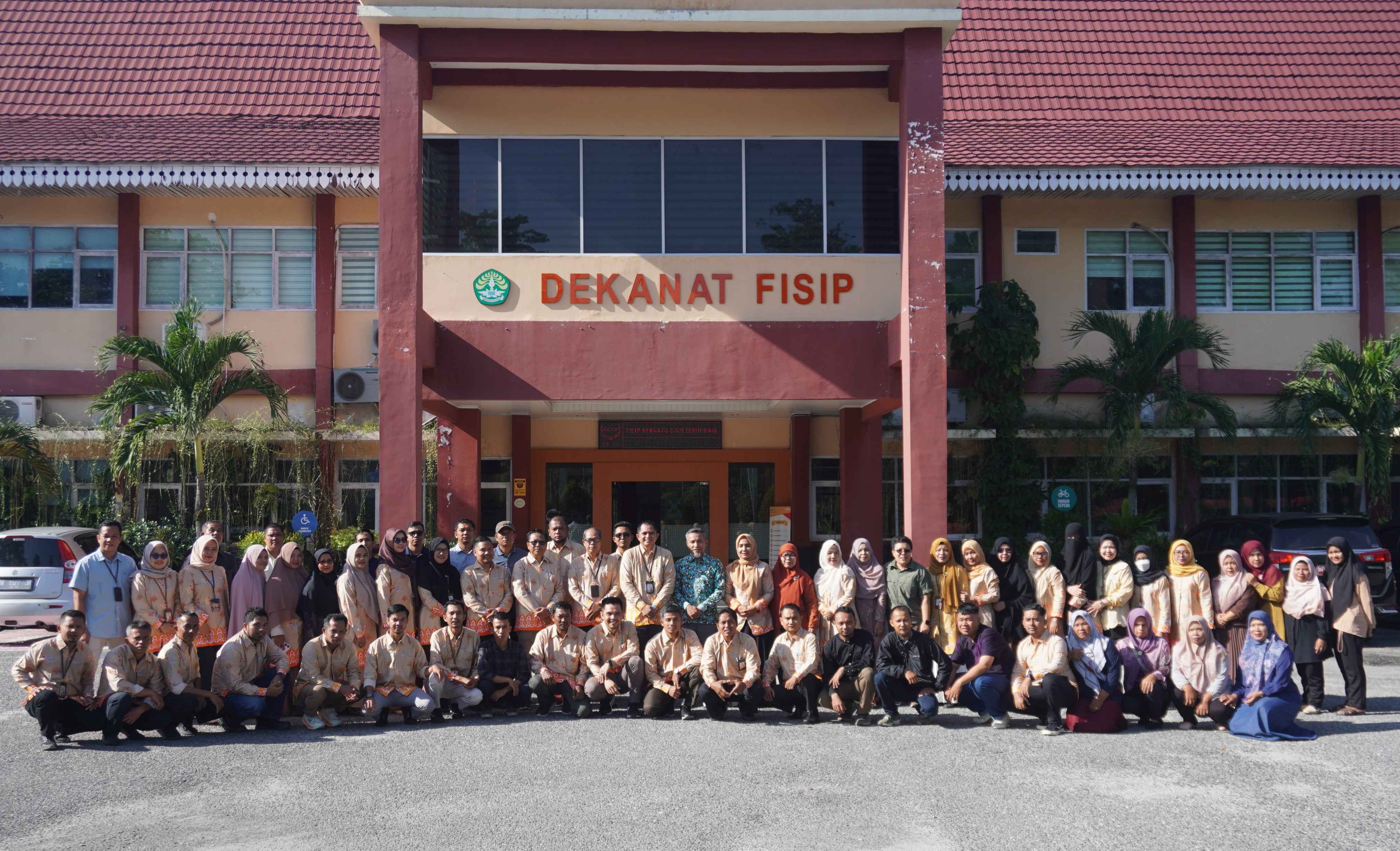 Strengthening Discipline and Integrity, Monthly Morning Assembly at FISIP UNRI Reinforces a Collective Work Culture