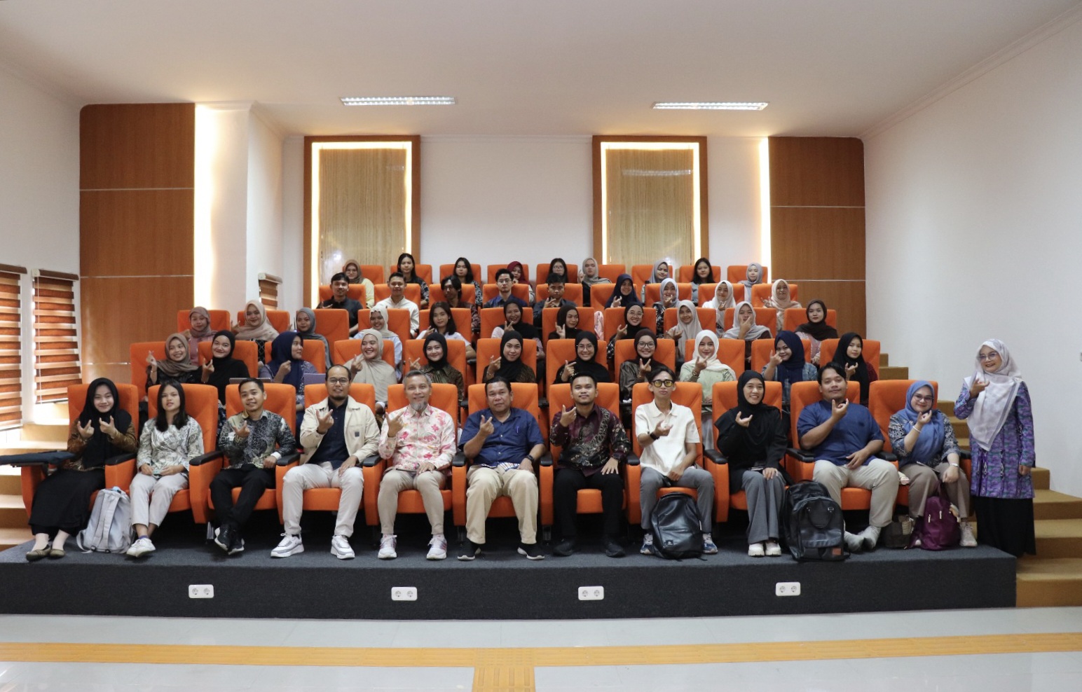 Boosting Digital Competence, FISIP UNRI Collaborates with AI Ready ASEAN to Hold AI Workshop