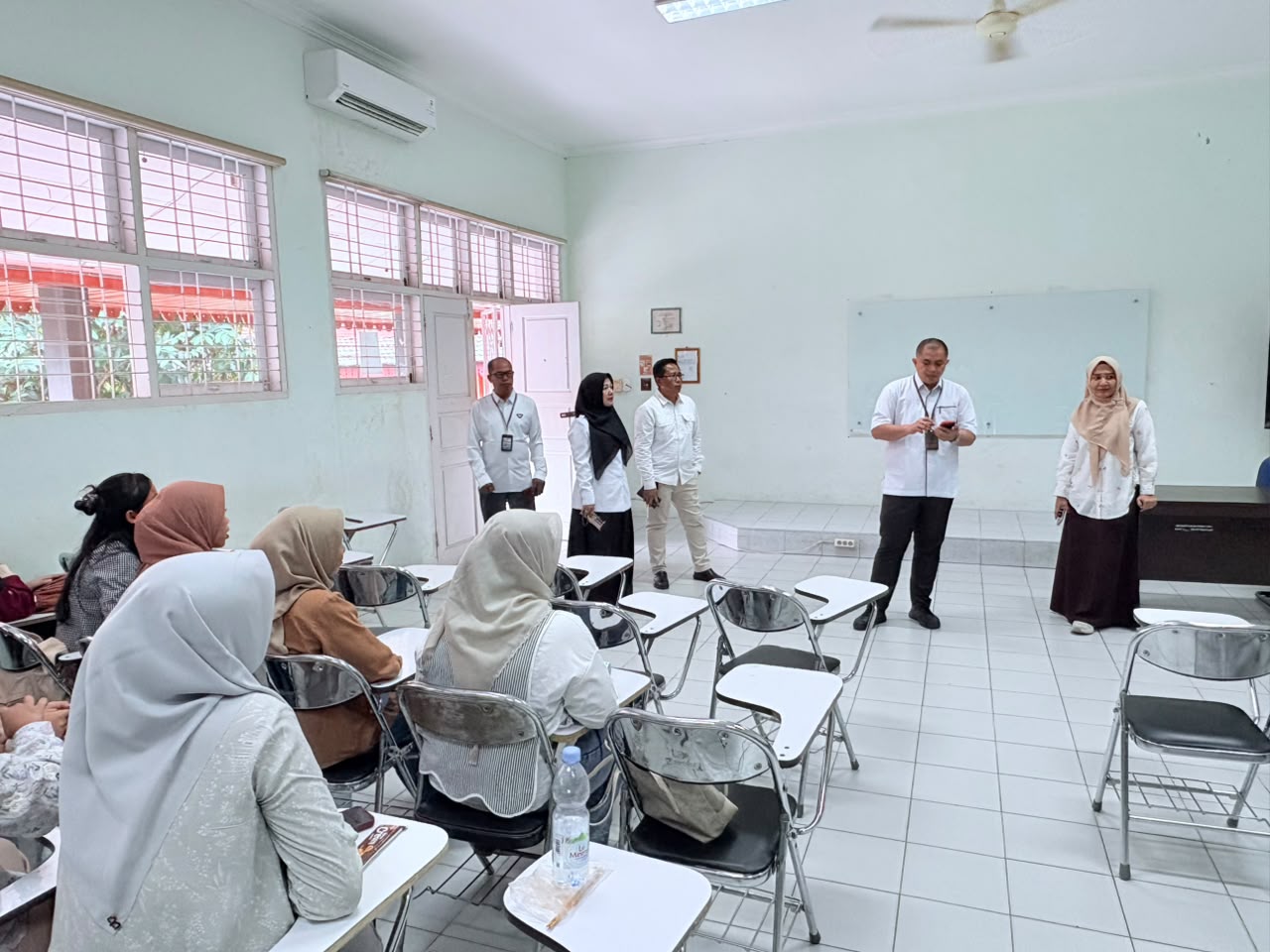 Hari Pertama Perkuliahan Semester Ganjil 2026/2027, Pimpinan FISIP UNRI Tinjau Langsung Proses Pembelajaran