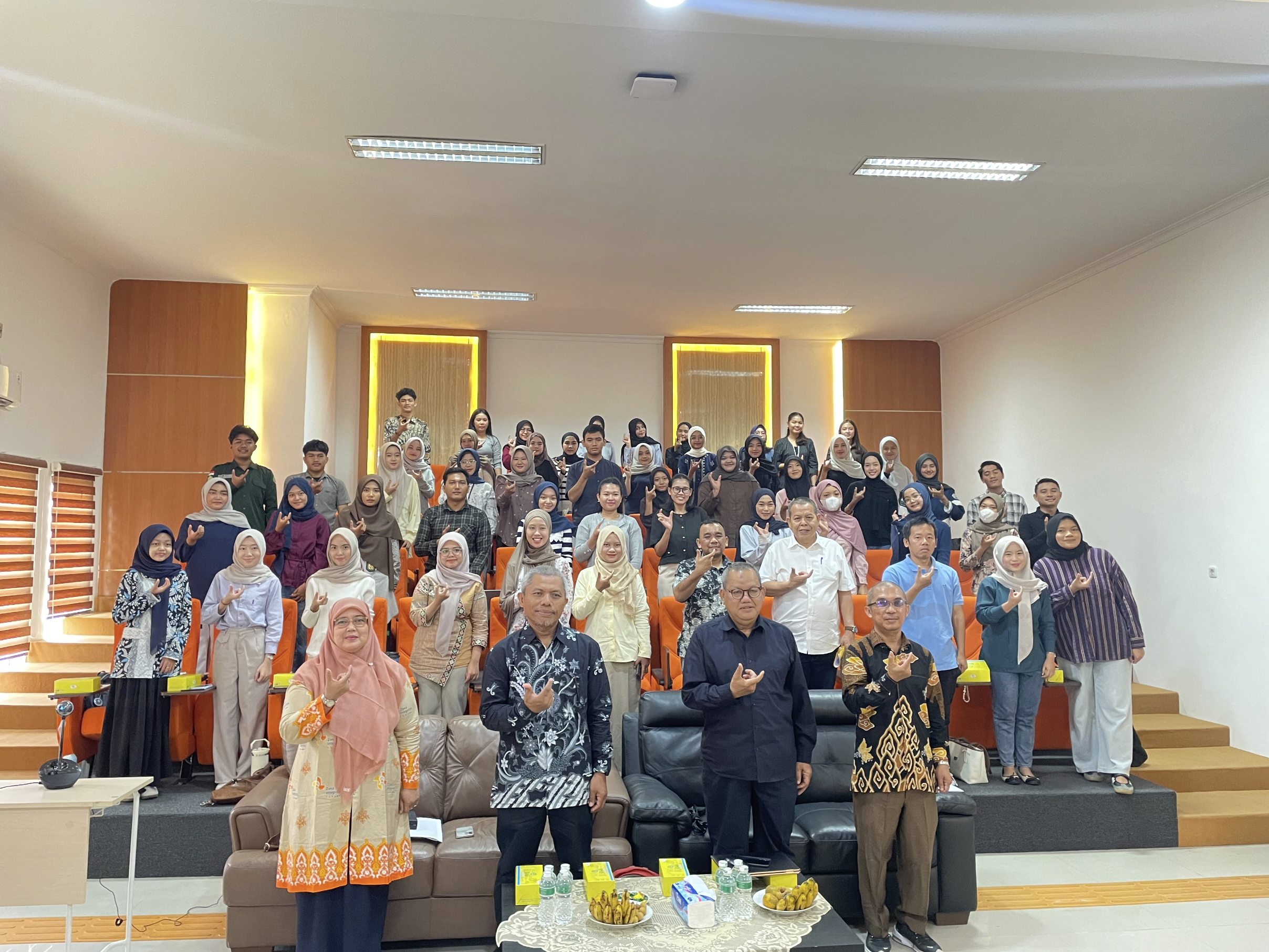 Mengurai Konflik, Merajut Solusi: FISIP UNRI Gelar Diskusi dan Bedah Buku Lahan Gambut
