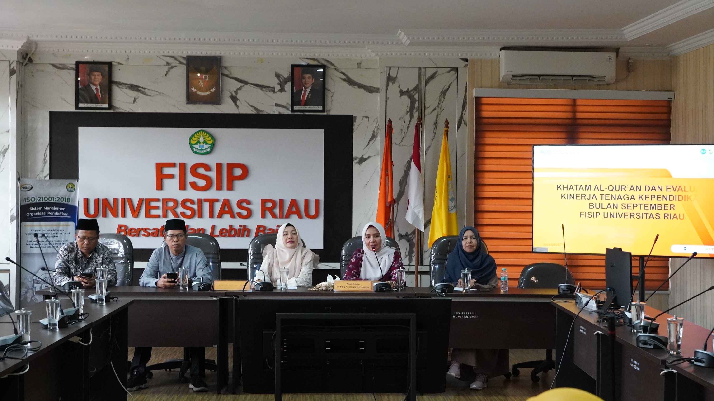 Menata Kinerja, Menumbuhkan Kebersamaan: FISIP UNRI Gelar Rapat Evaluasi Kinerja Tendik dan Khatam Al-Qur’an