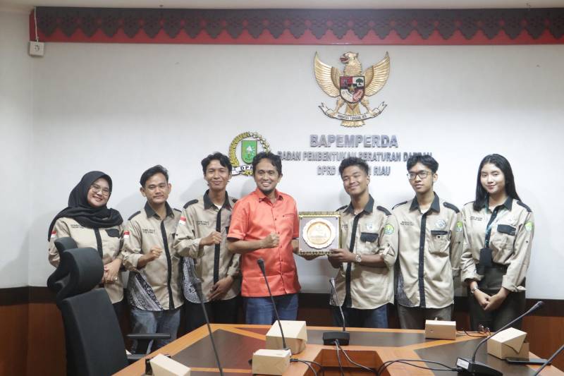Meningkatkan Partisipasi Mahasiswa dalam Membangun Masa Depan: Kunjungan Badan Legislatif Mahasiswa FISIP UNRI ke DPRD Provinsi Riau