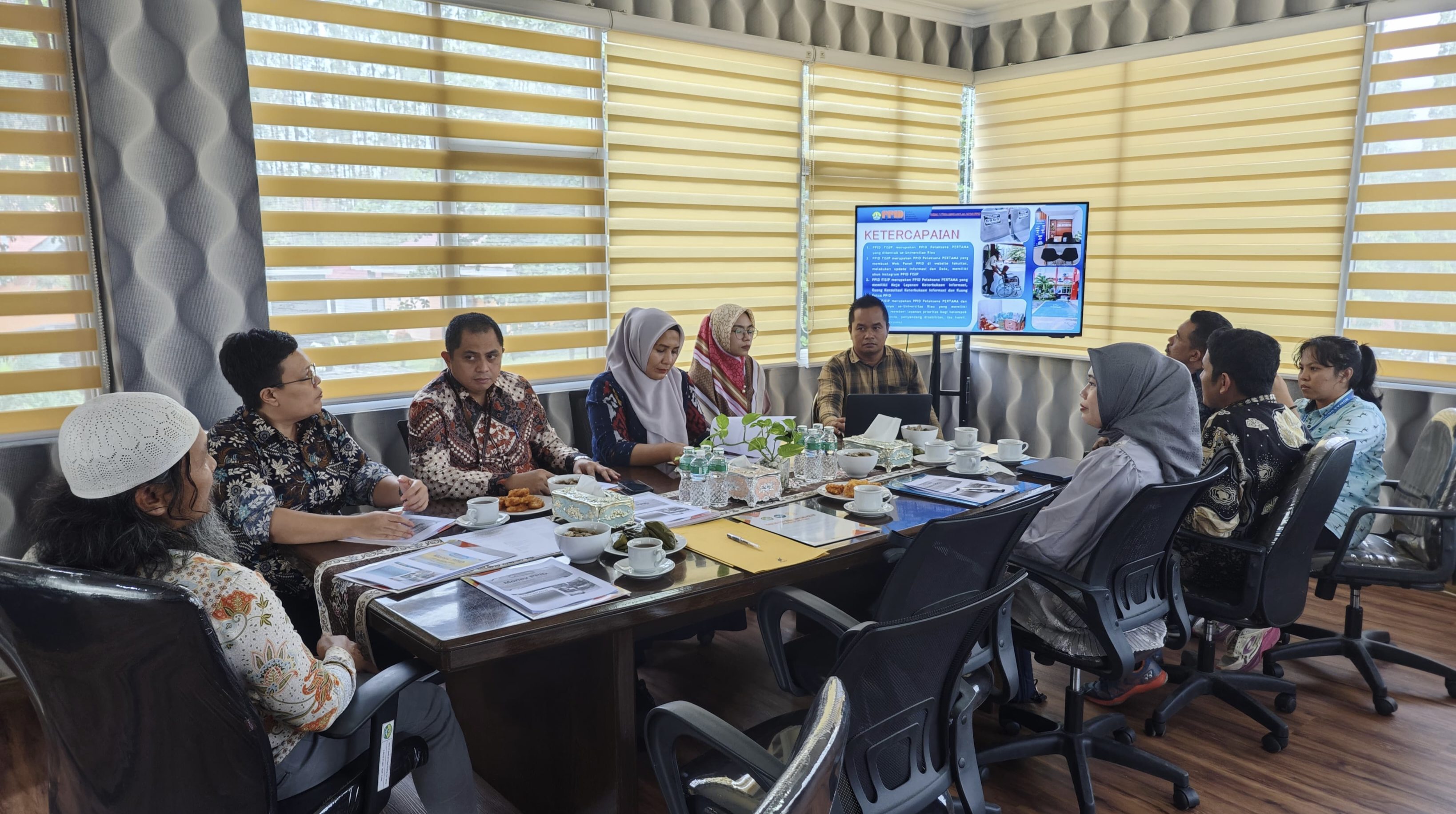 Monitoring dan Evaluasi (Monev) Pejabat Pengelola Informasi dan Dokumentasi (PPID) Universitas Riau: FISIP Sambut Hangat Tim Monev di Penghujung Tahun