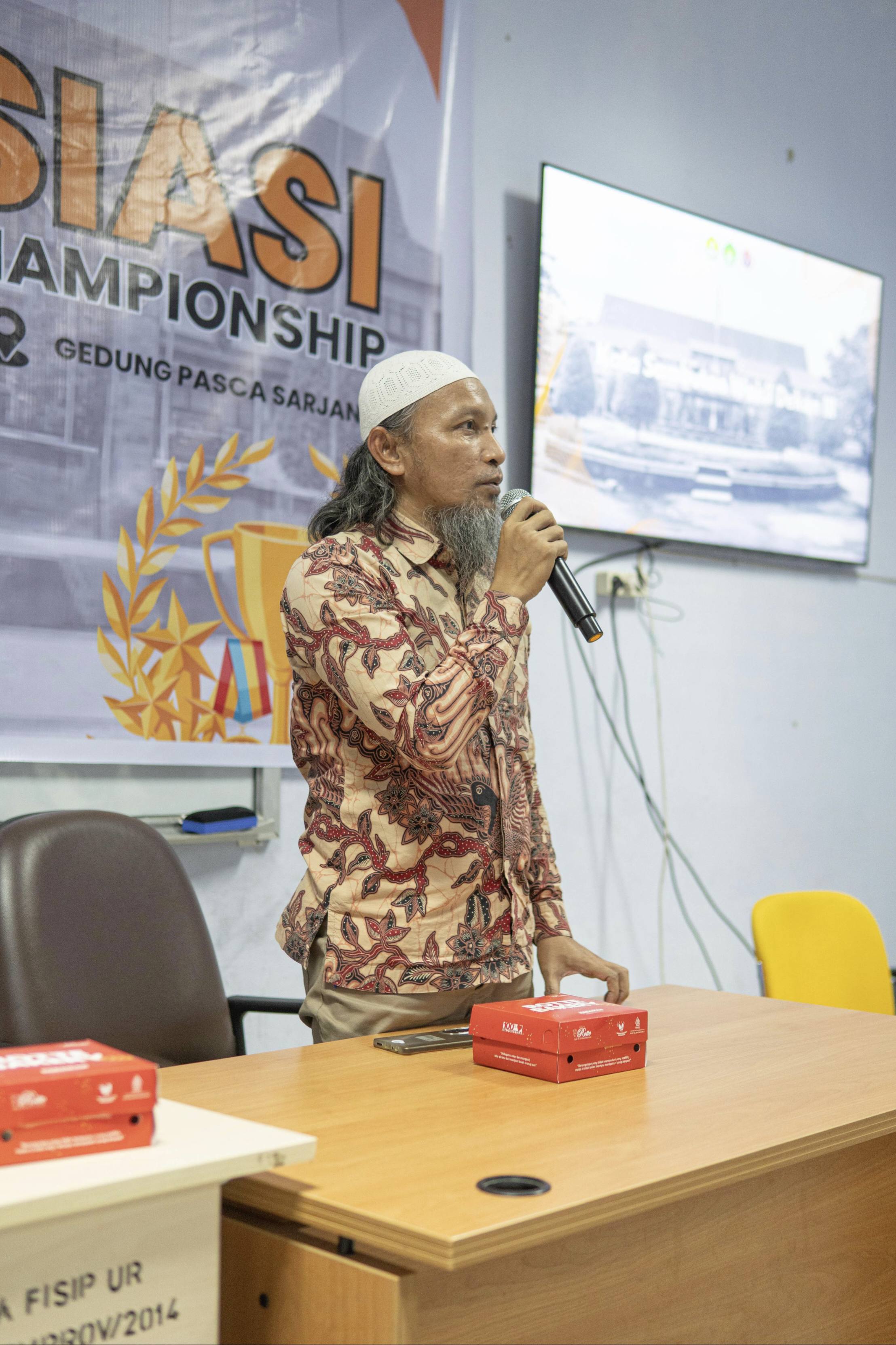 FISIP Universitas Riau Berikan Penghargaan kepada Mahasiswa Berprestasi dalam Ajang KDMI, NUDC, Pilmapres dan LIDM.