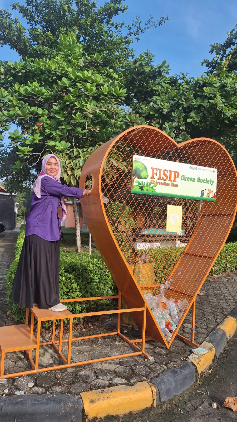Implementasikan Gerakan Green Society: Dosen, Tendik, dan Mahasiswa Kumpulkan Sampah Plastik