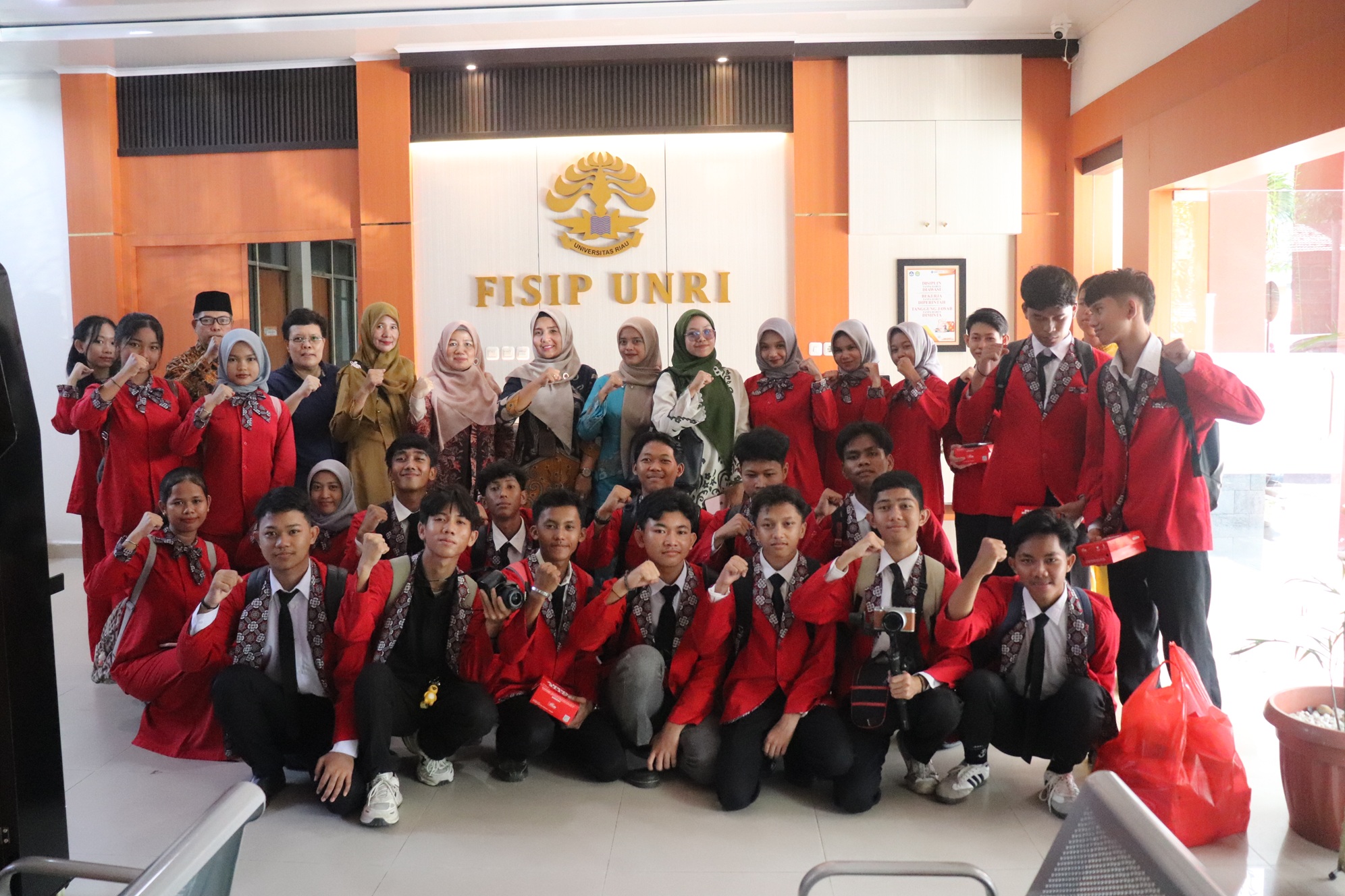 Bangun Jejaring Pendidikan Vokasi, SMK Bina Profesi Kunjungi Prodi Pariwisata FISIP UNRI