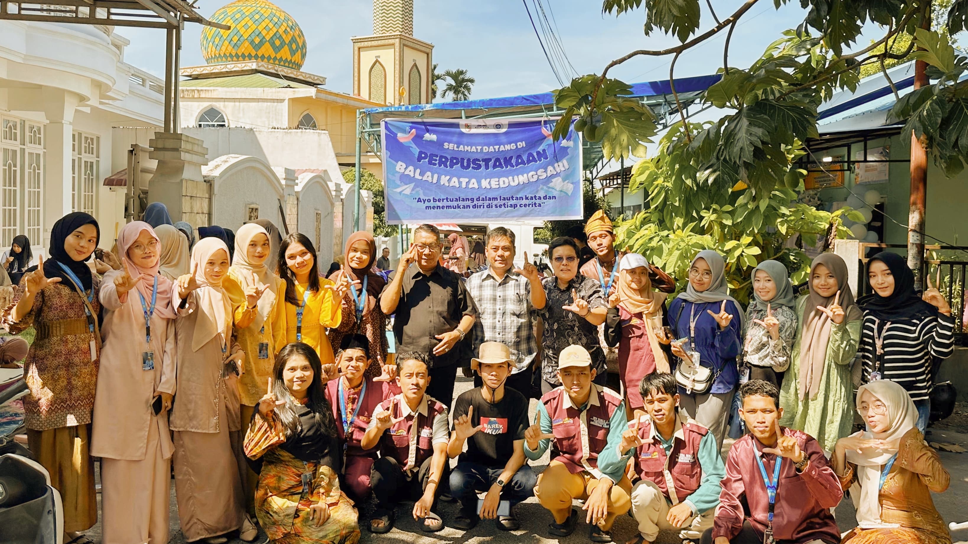 Jejak Literasi Kedungsari: Sinergi Kukerta MBKM FISIP UNRI dan Warga Wujudkan Perpustakaan Balai Kata